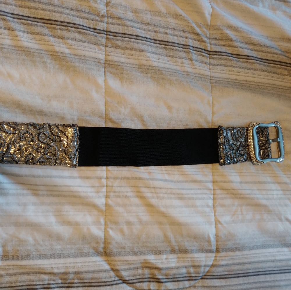 Waist clinching belt